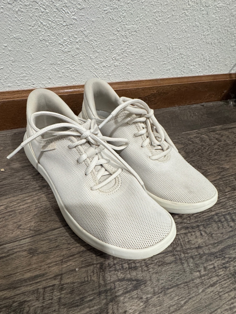 Women's KIZIK's white Lightweight Everyday Lace-Up Sneakers Sz 8